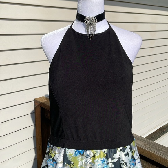 Gorgeous Halter Gown by Blondie Nites - Picture 8 of 17